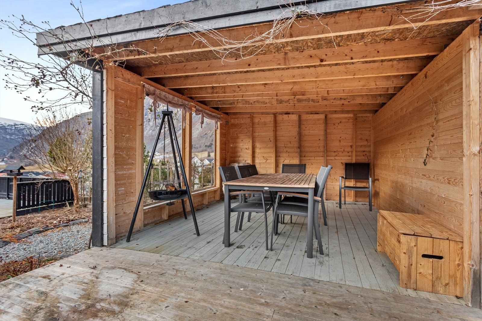 Med god plass til sittegruppe er dette ein plass ein verkeleg kan kose seg Galleribilde