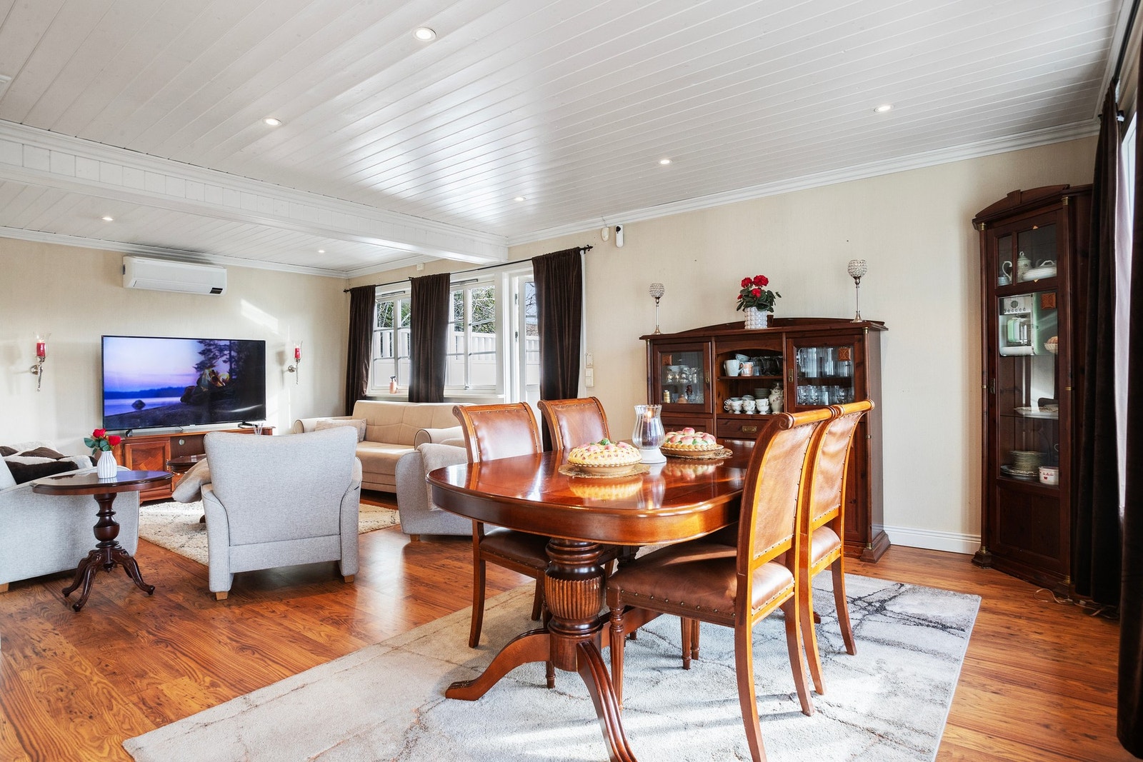 Boligen har god planløsning med flere innredningsmuligheter. Galleribilde