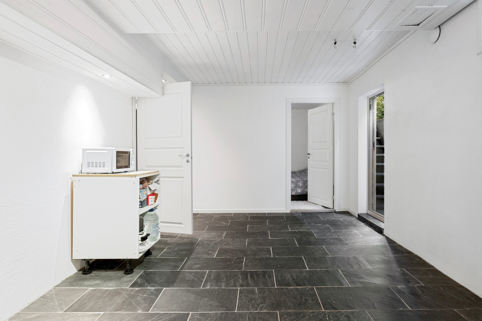 Underetasjen har egen inngang Galleribilde