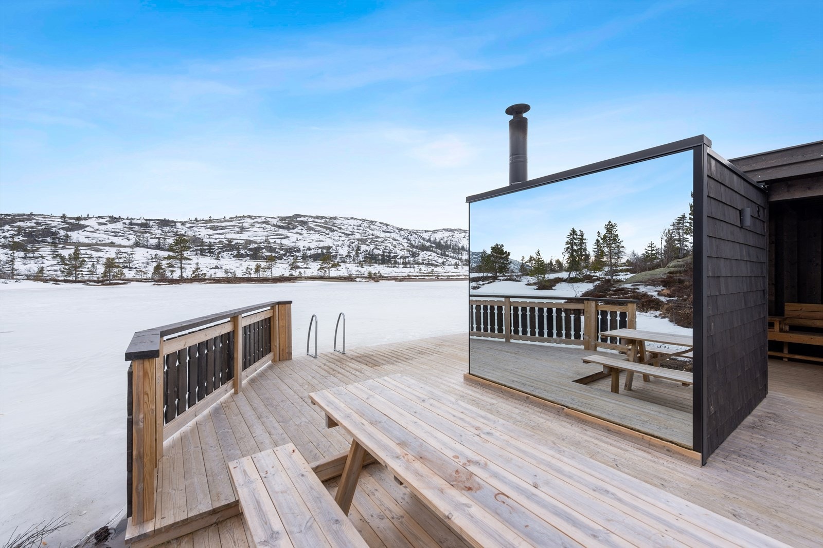 Vedfyrt badstu og bademulighet på toppen - denne kan leies! Galleribilde