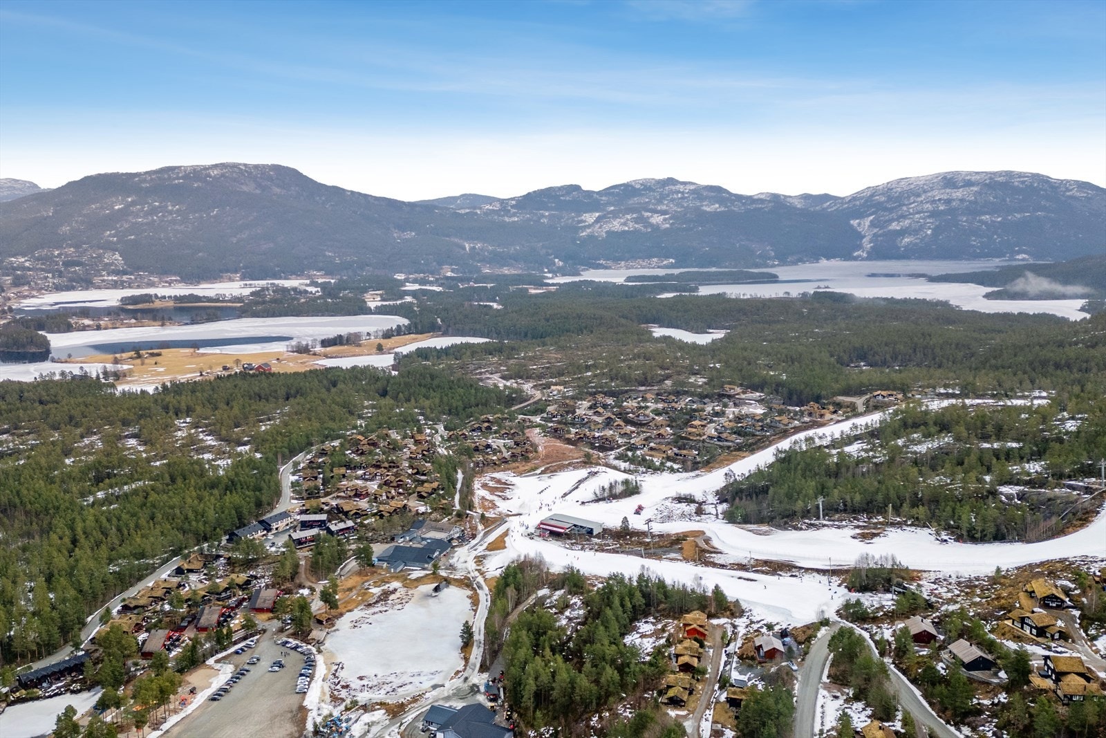 Oversiktsbilde over Vrådal panorama med alpinanlegg - en super helårsdestinasjon! Galleribilde