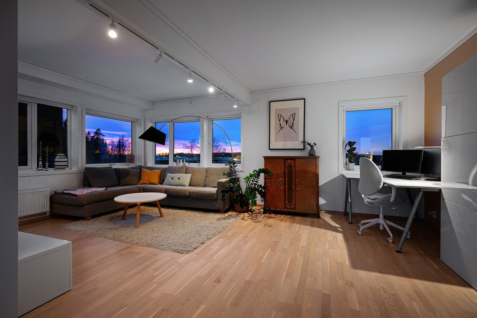 Stuen i 3.etasje er det mulighet for å innrede TV-stue, kontor eller andre løsninger for dine behov. Galleribilde