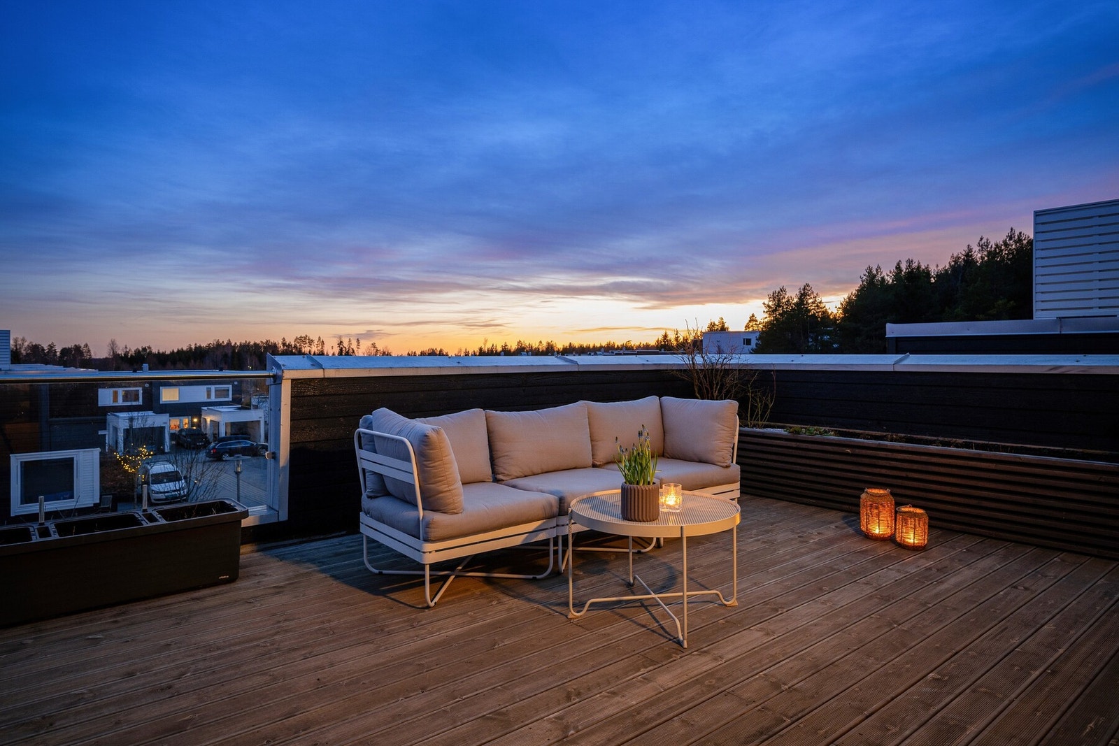 Her får du store vindusflater, solrike uteplasser og et nærområde med skoler, barnehager, fine turstier og gode transportforbindelser til Oslo. Galleribilde