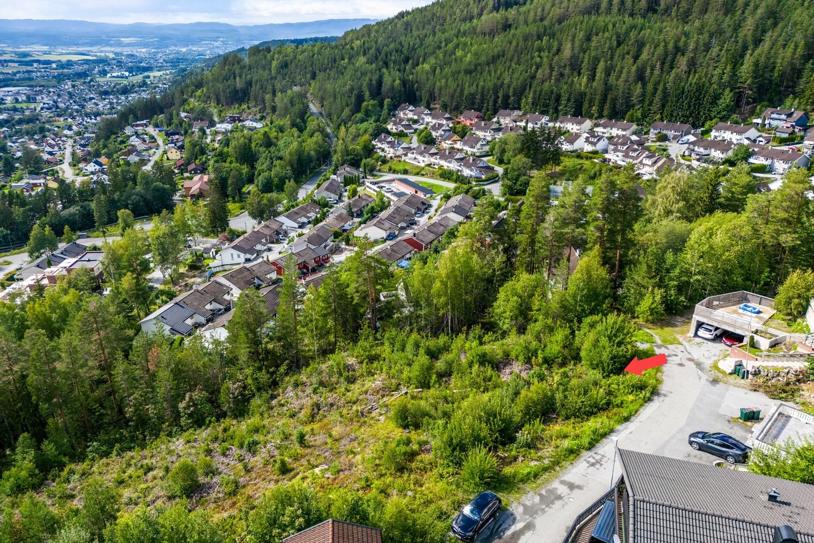 Tomten har flott utsikt og gode solforhold Galleribilde
