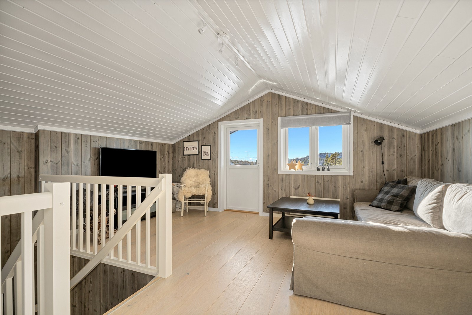 Loftsetasjen består av TV-stue, bad og 2 soverom Galleribilde