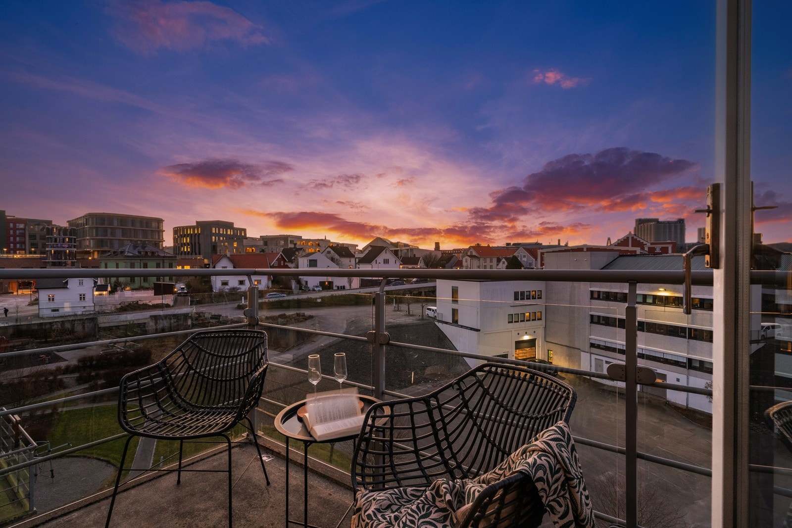 Her kan man nyte sene kvelder med ettermiddagssol! Galleribilde