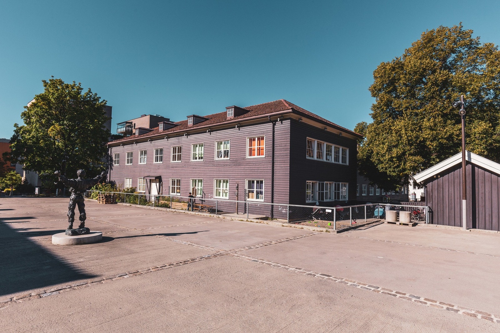 Nærområdet: Norlandia Kanonen barnehage (0-6 år) ligger kun fire minutter til fots fra boligen. Galleribilde