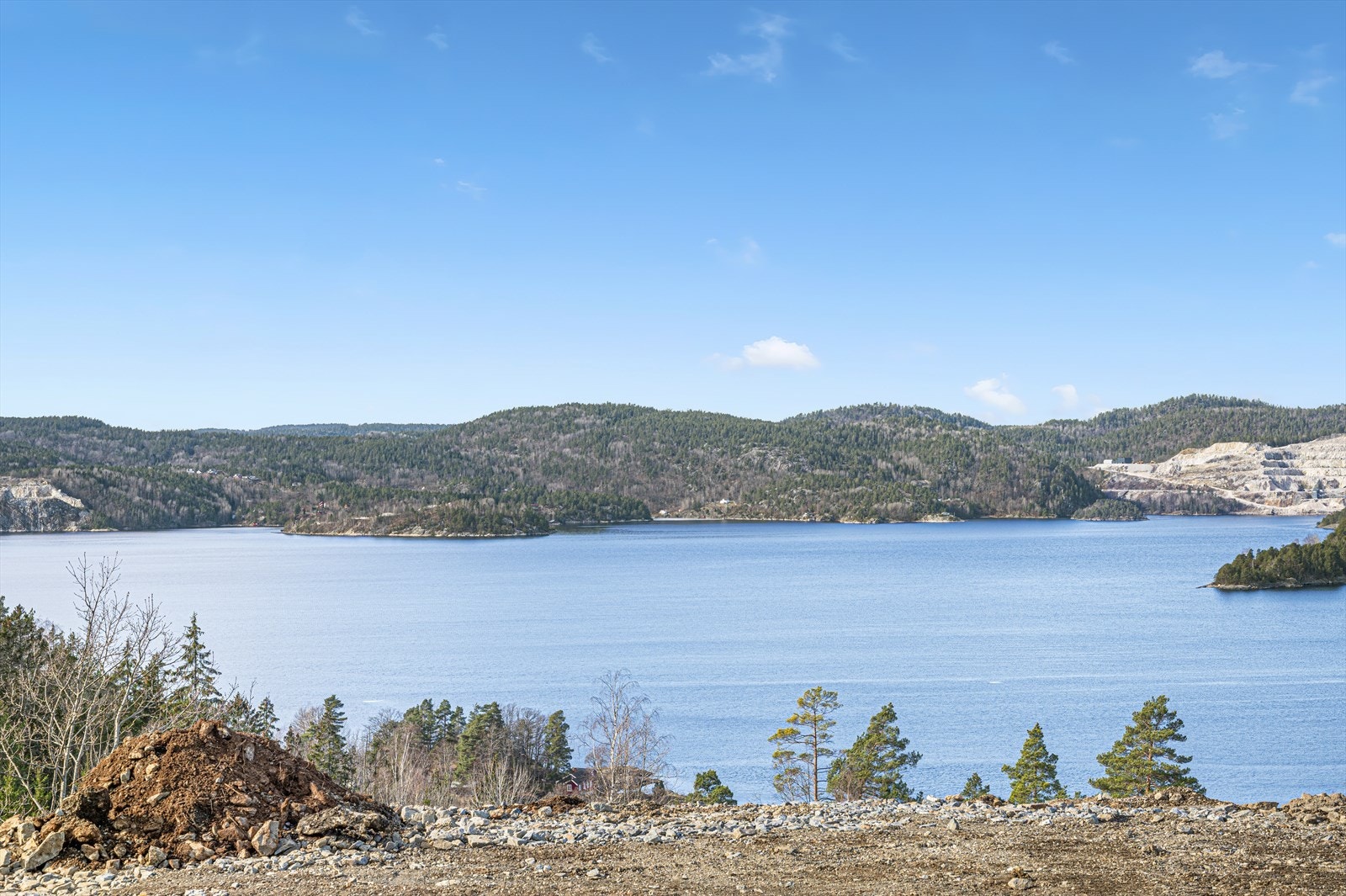 Nydelig utsiktsbilde tatt fra Kveldsola 10 og 12 (tomt og 7). Galleribilde
