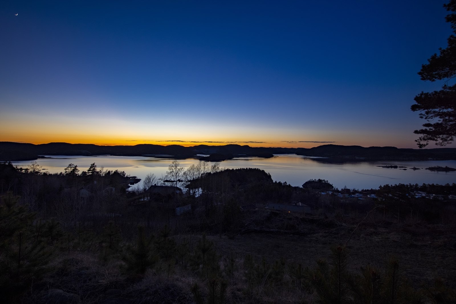 På samtlige tomter kan du oppleve solnedgangen og nyte den fantastiske sjøutsikten fra din egen romslige tomt! Galleribilde