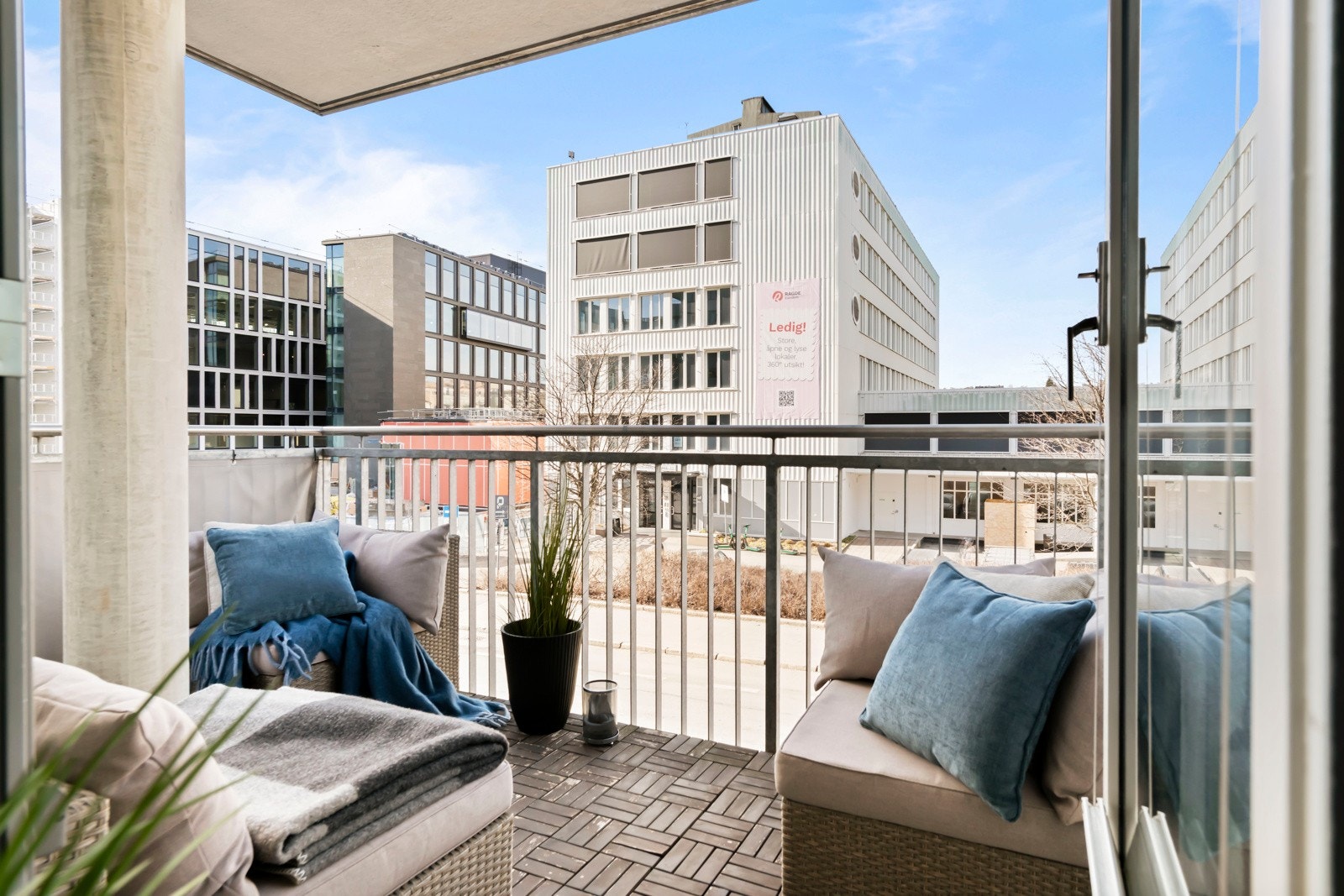 Leiligheten har en flott syd-vestvendt balkong på 6 kvm. Galleribilde