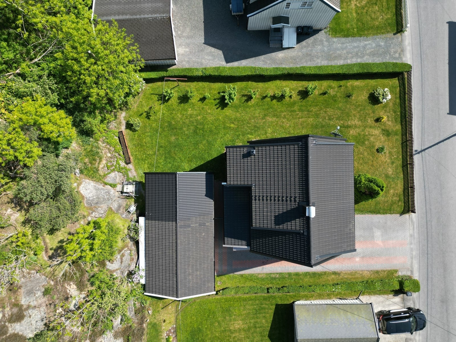 Alt ved huset og hagen er pent og ordentlig, akkurat som nabolaget for øvrig. Galleribilde