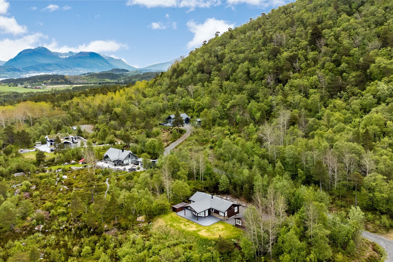 Gnr. 32 bnr. 64 Galleribilde