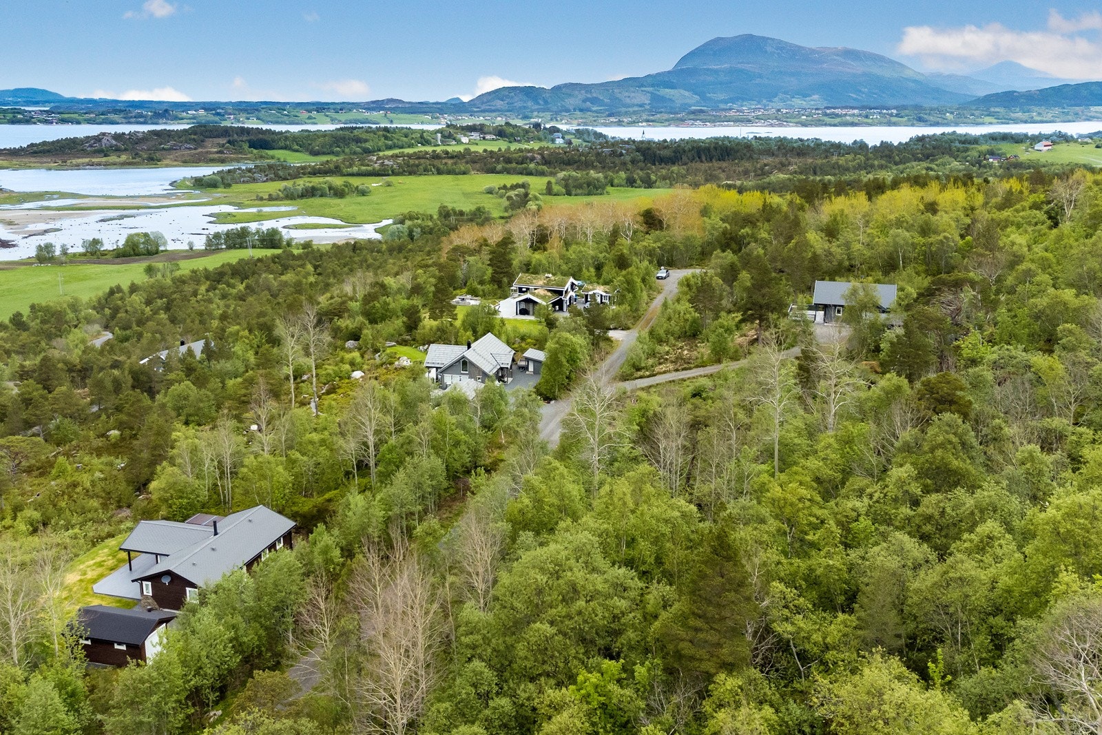 Gnr. 32 bnr. 64 Galleribilde