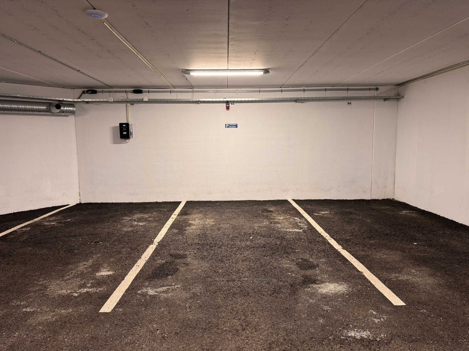 Parkeringsplass i midten medfølger. Galleribilde