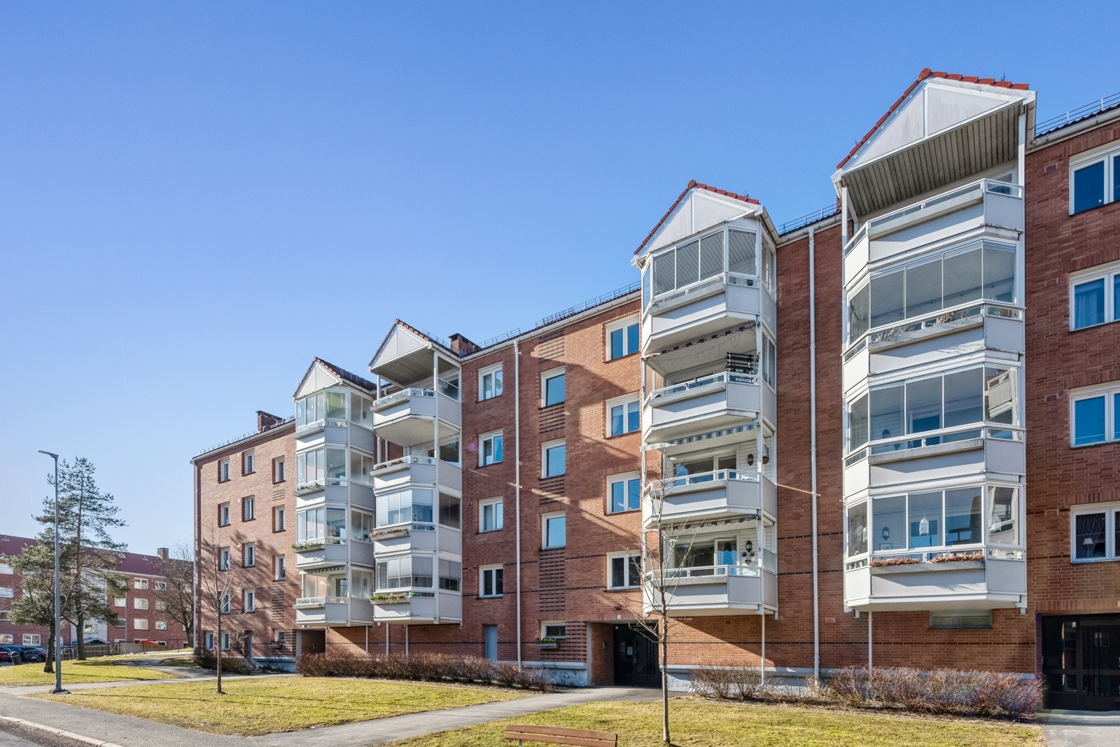 Blokken ligger i rolig gate sentalt på Manglerud. Galleribilde