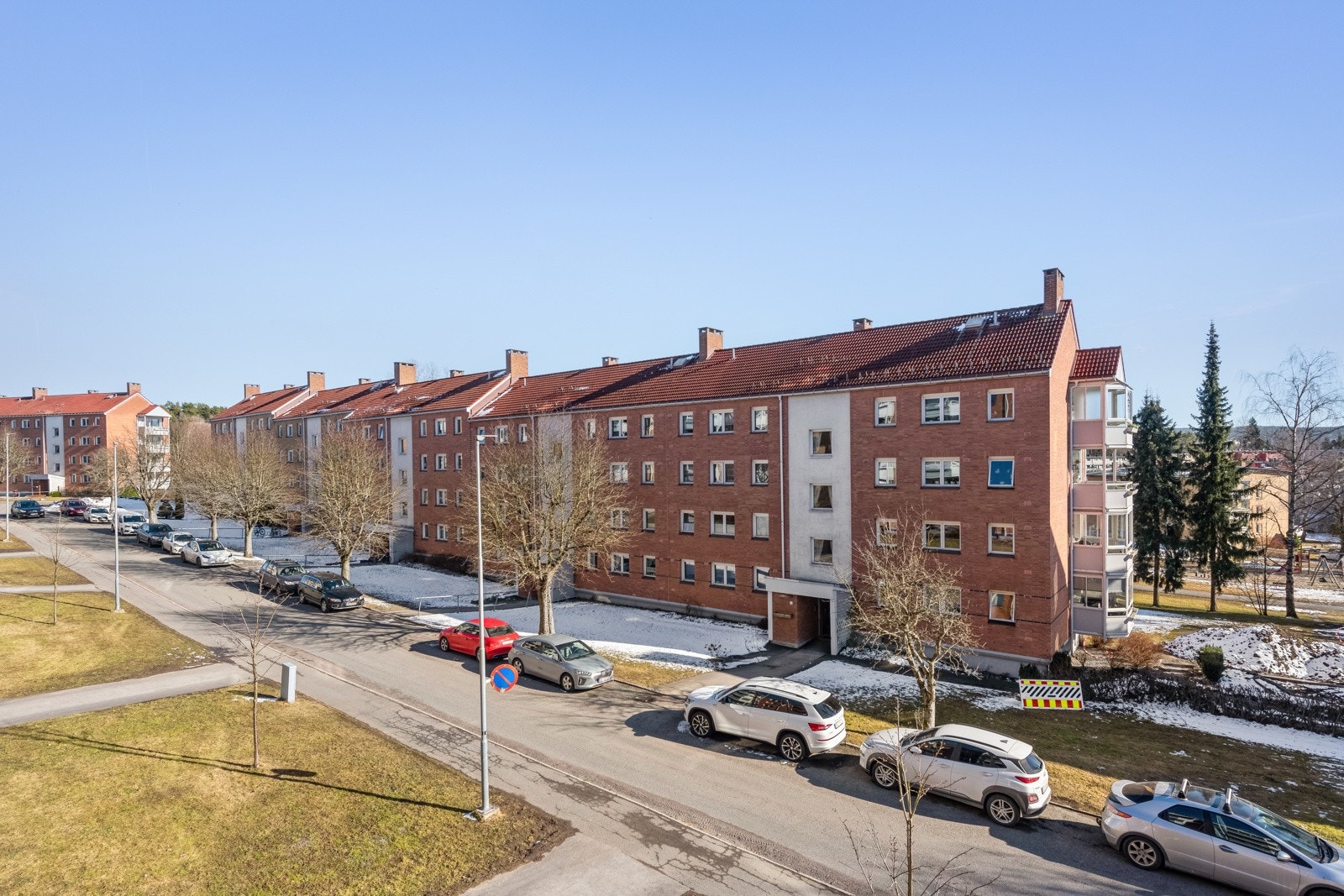 Fin utsikt fra balkongen. Boligen har en god intern beliggenhet i brl. Galleribilde