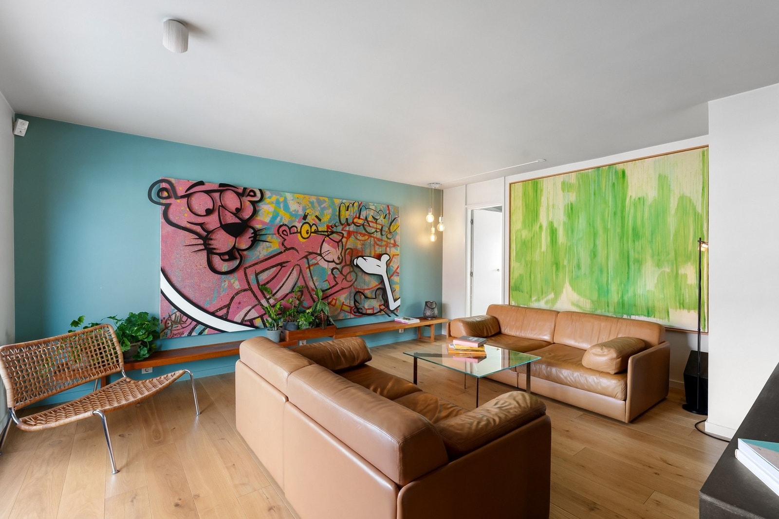 God plass til møblering og direkte utgang til takterrassen også fra denne stuen. Galleribilde