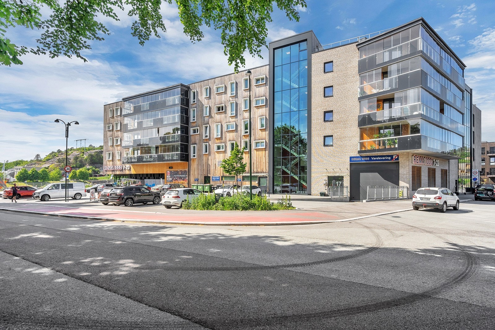 Leiligheten har en meget sentral beliggenhet i nyere boligfelt med nærhet til det meste! Galleribilde