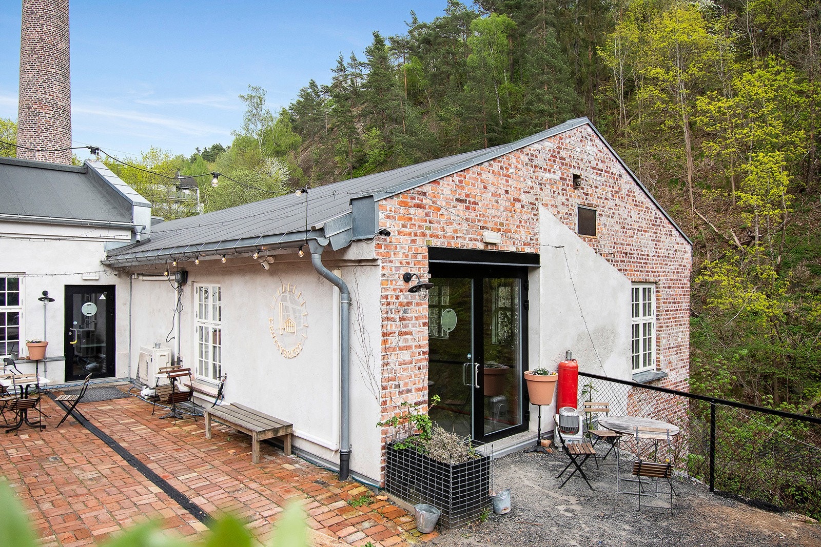 Nærområde - Nærområde - Kruttverket, et kulturhus med galleri, scene, kafé, bar og sauna. Galleribilde