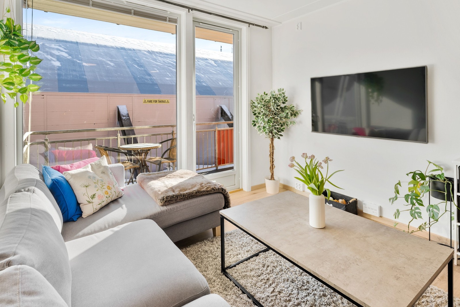 Borettslaget har avtale med Signal Altibox. Tv og internett er inkludert i felleskostnad. Galleribilde