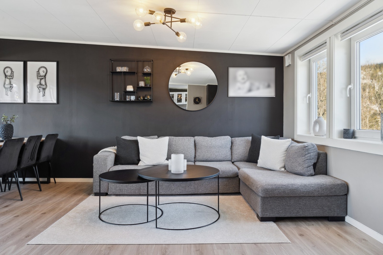 Boligen har også av borettslaget blitt renovert betydelig de senere år, dette i form av etterisolering, nye vinduer etc. - trolig i 2014 Galleribilde