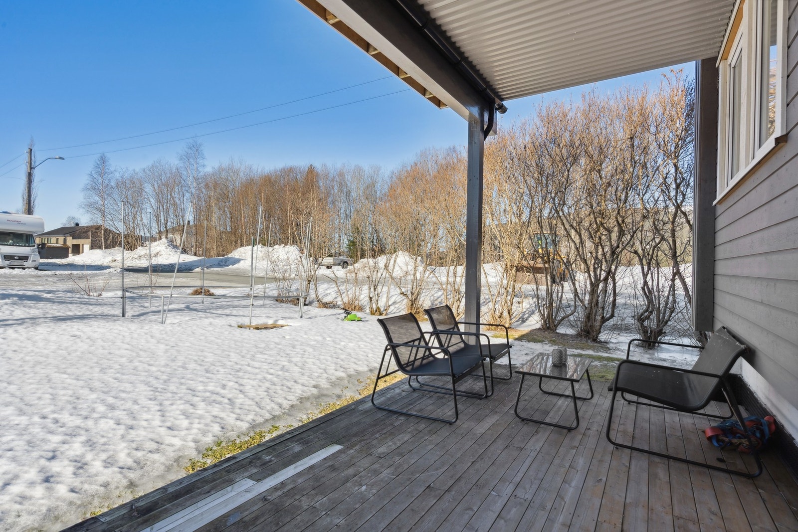 Mulighet for en koselig sittegruppe på bakkanten av boligen. Sees på visning! Galleribilde