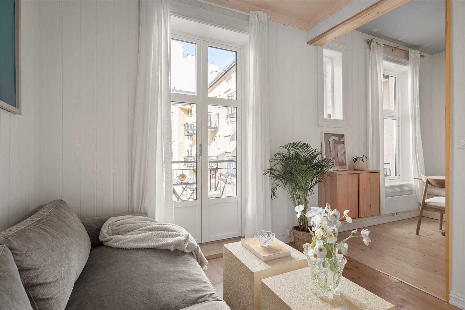 Fra stuen har du utgang til en nord-vestvendt balkong som vender ut mot bakgård. Galleribilde