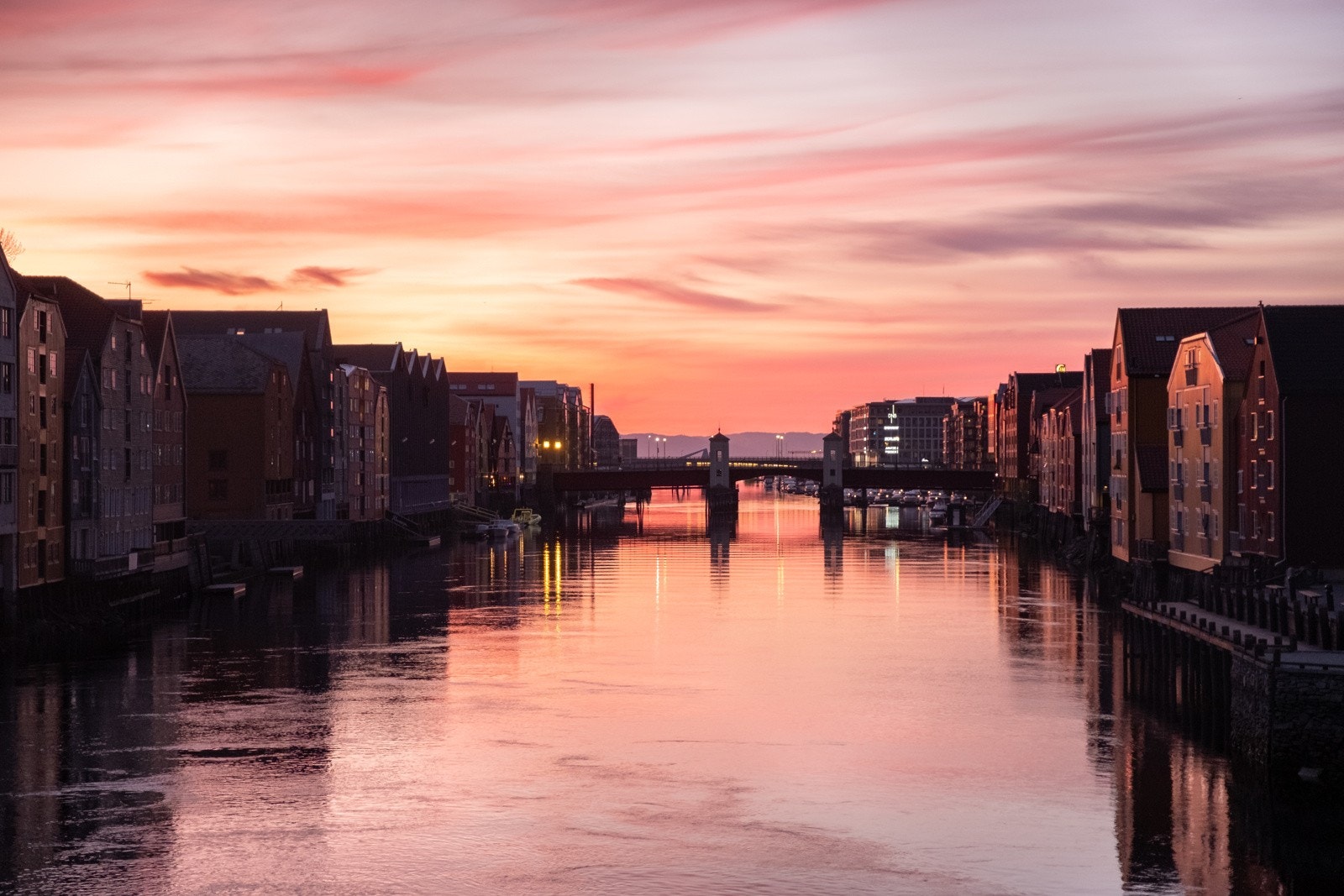 Langs Nidelva får man virkelig sett Trondheim fra sin beste side. Galleribilde