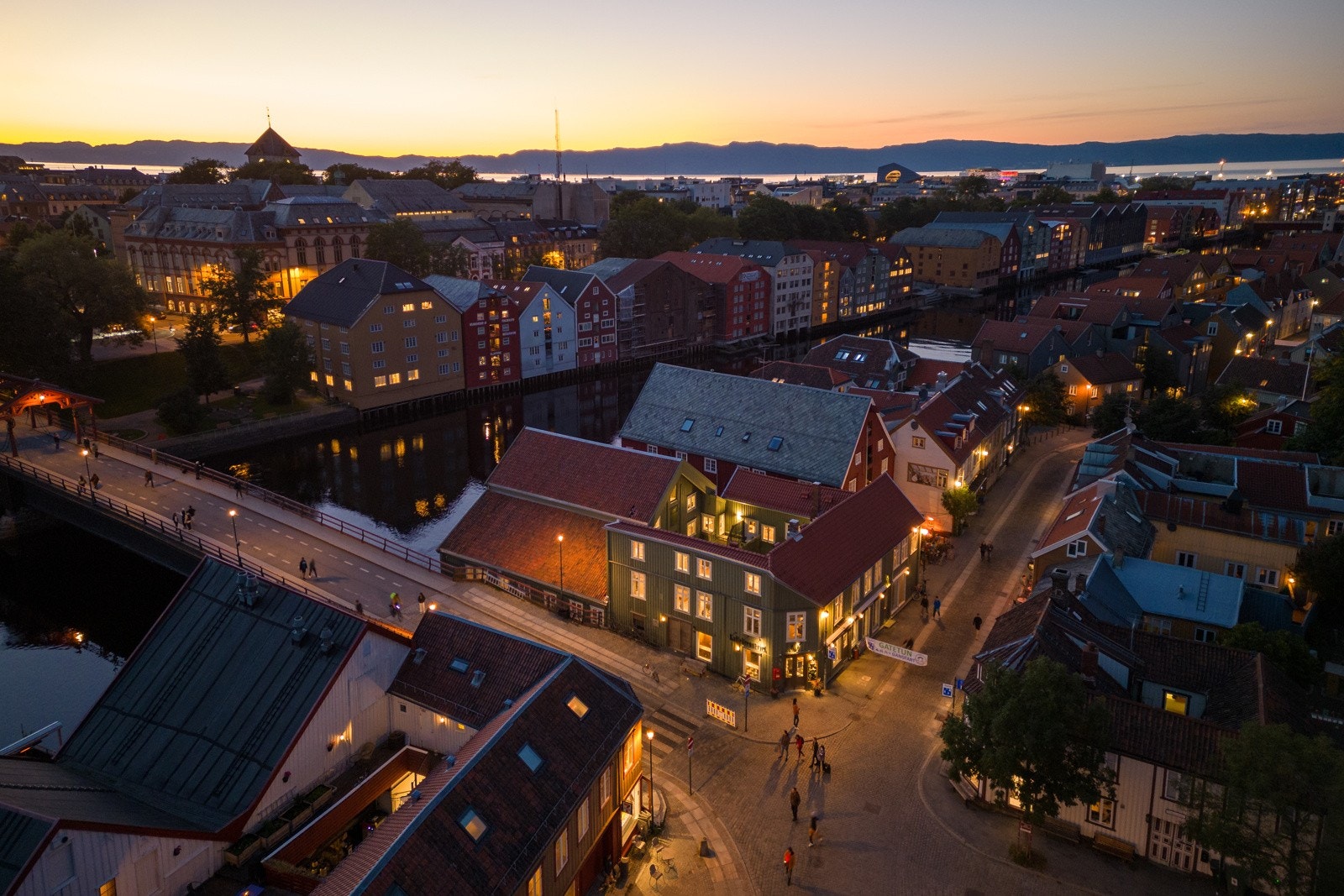 Bakklandet er ett av Trondheims vakreste områder, med flotte brosteinsbelagte gater og byens best bevarte verneverdige bygninger. Galleribilde