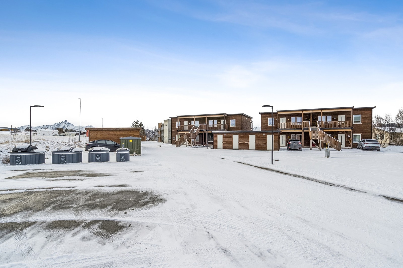 Felles uteområde med parkering og Molok avfallssystem. Galleribilde