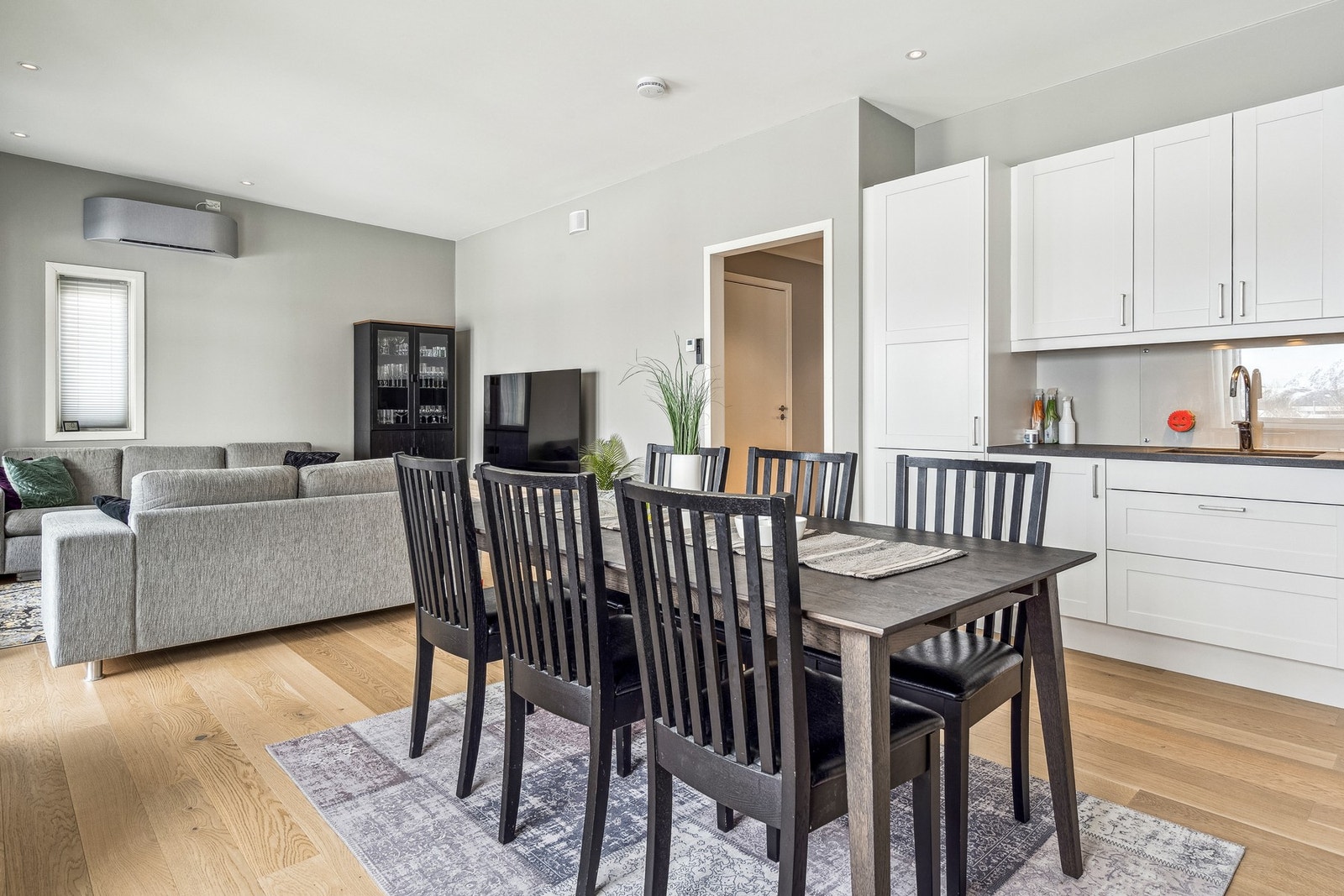 God plass til ønsket spisegruppe Galleribilde