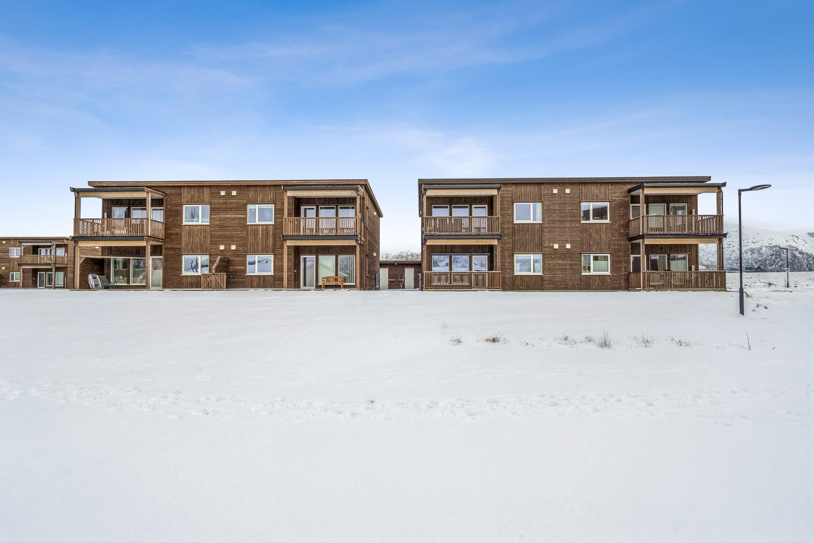 Leiligheten er en del av et sameie på totalt 8 seksjonsleiligheter - her med sentral beliggenhet på Leknes! Galleribilde