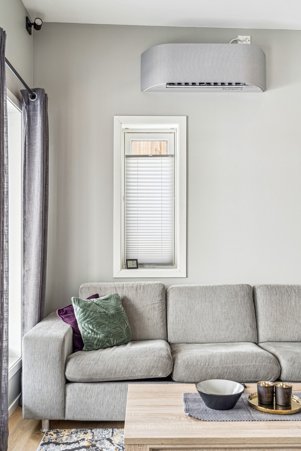 Lun sofakrok under varmepumpen. Galleribilde