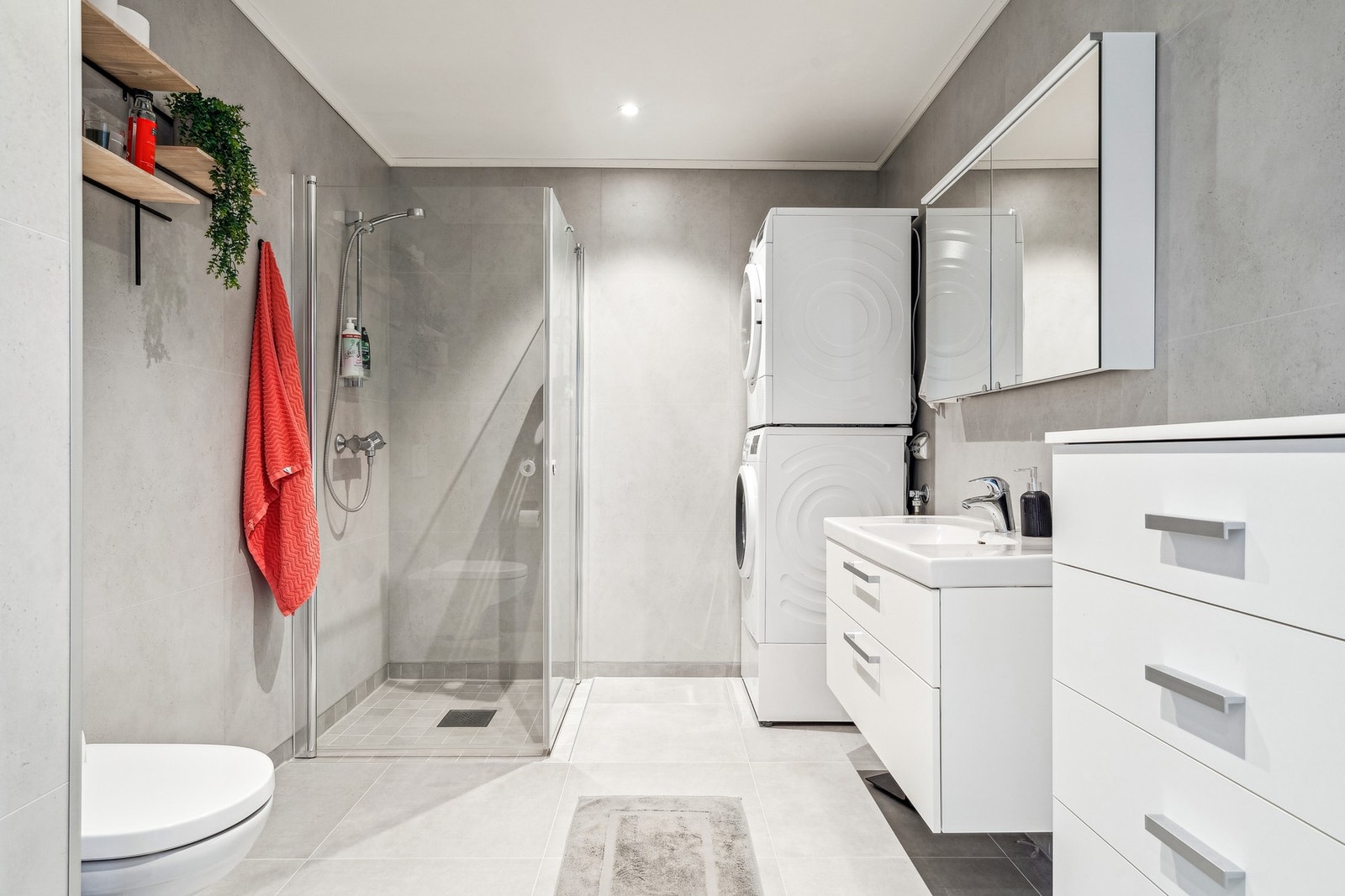 Stilrent bad/vaskerom. Galleribilde