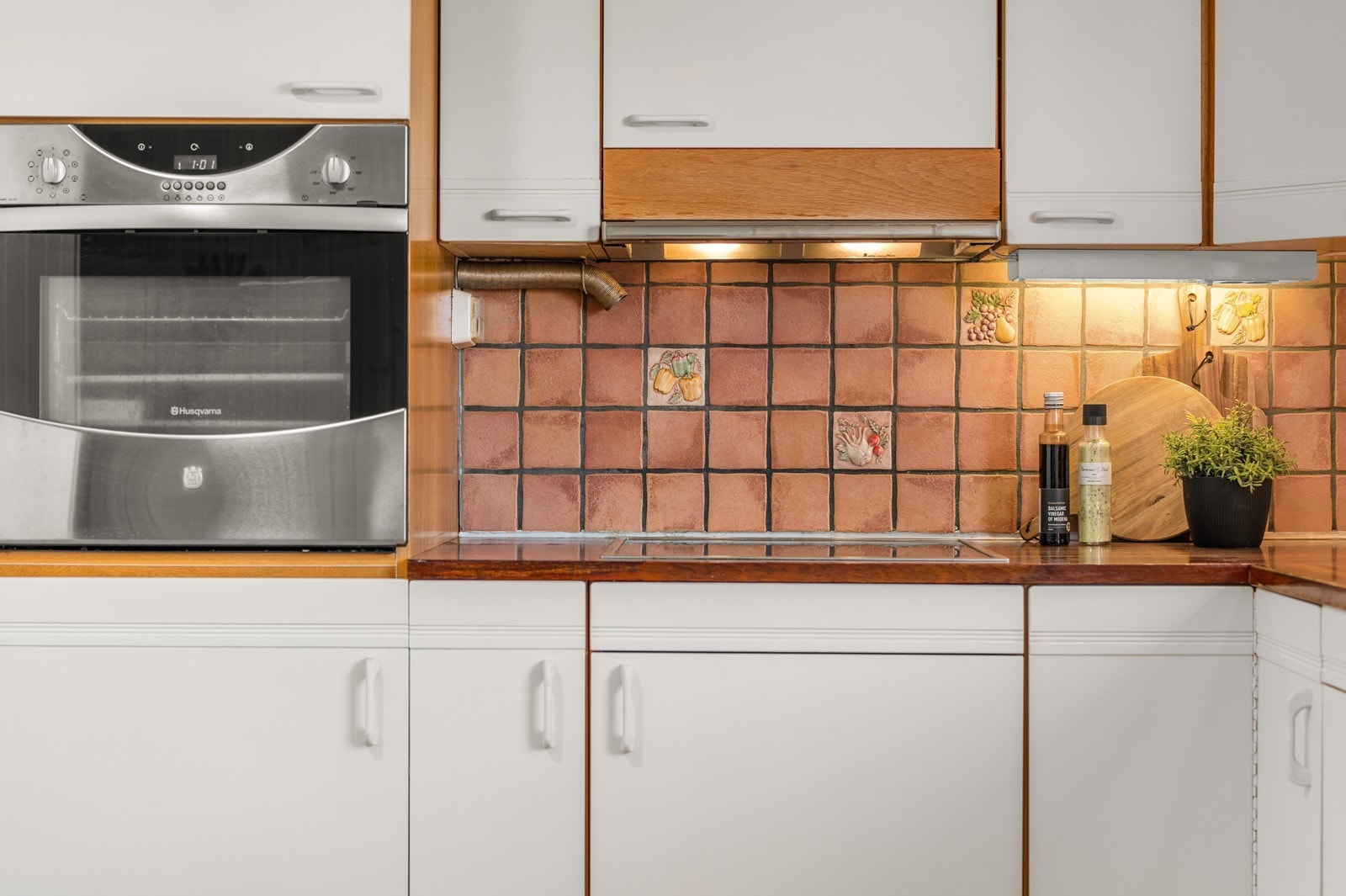 Frittstående oppvaskmaskin og integrerte hvitevarer medfølger! Galleribilde