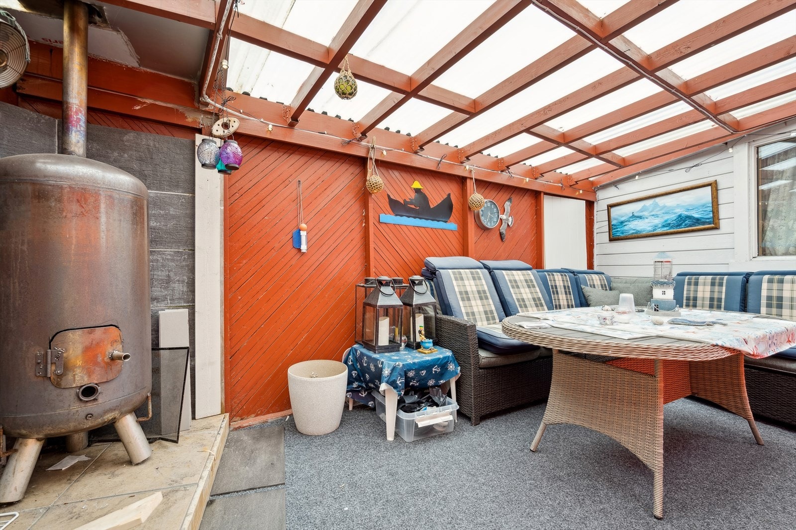 Koselig utestue med sittegruppe og fyringsmuligheter. Galleribilde