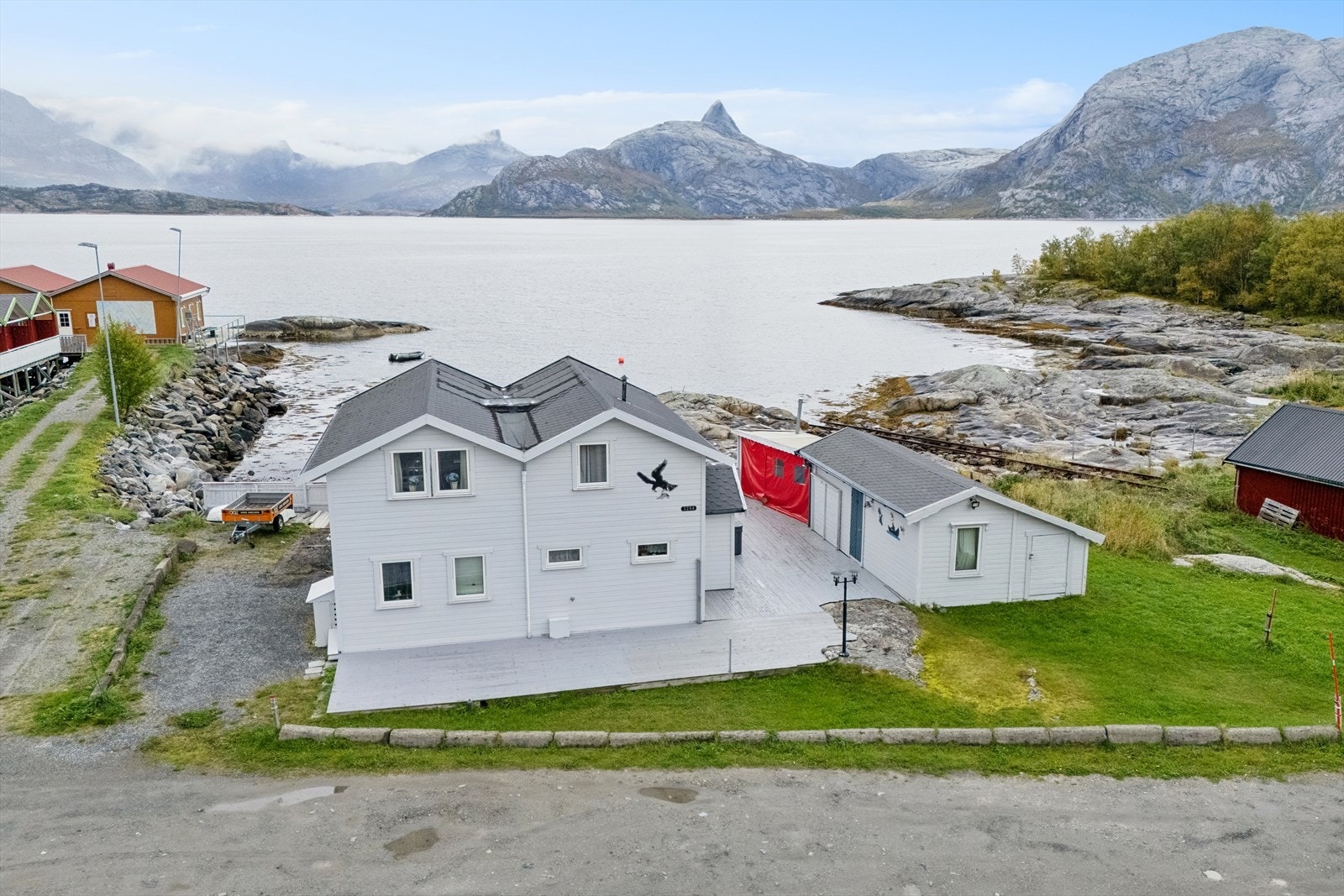 Kjerringøy byr på kritthvite sandstrender, krystallklart vann og fantastiske turmuligheter. Galleribilde