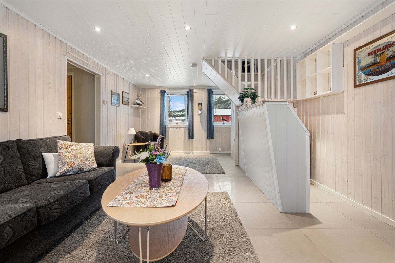 Herlig sosialsone med bardisk! Her kan en samle familie og/eller venner for en hyggelig stund. Galleribilde