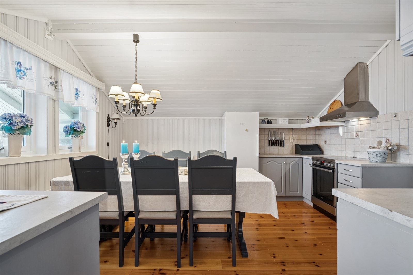 Kjøkkenet fremstår som lyst og tidløst. Galleribilde