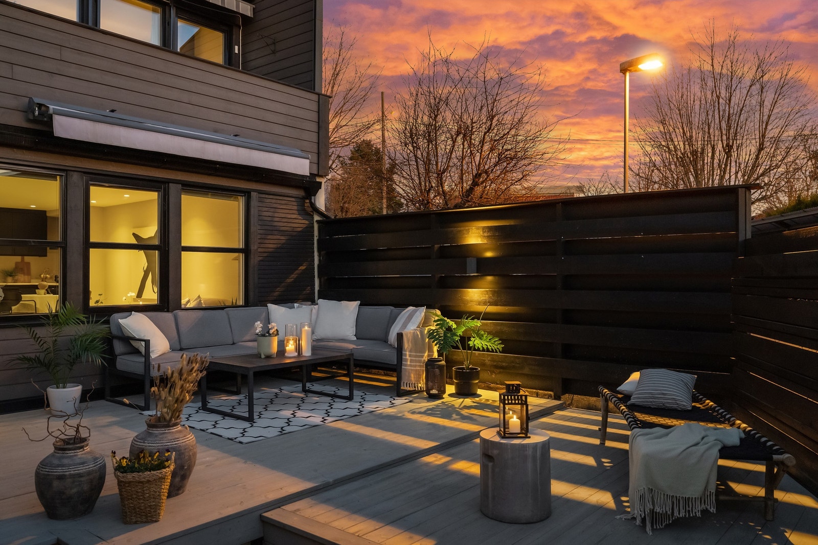 Foran boligen ligger en herlig, romslig terrasse på hele 35 kvm! Galleribilde