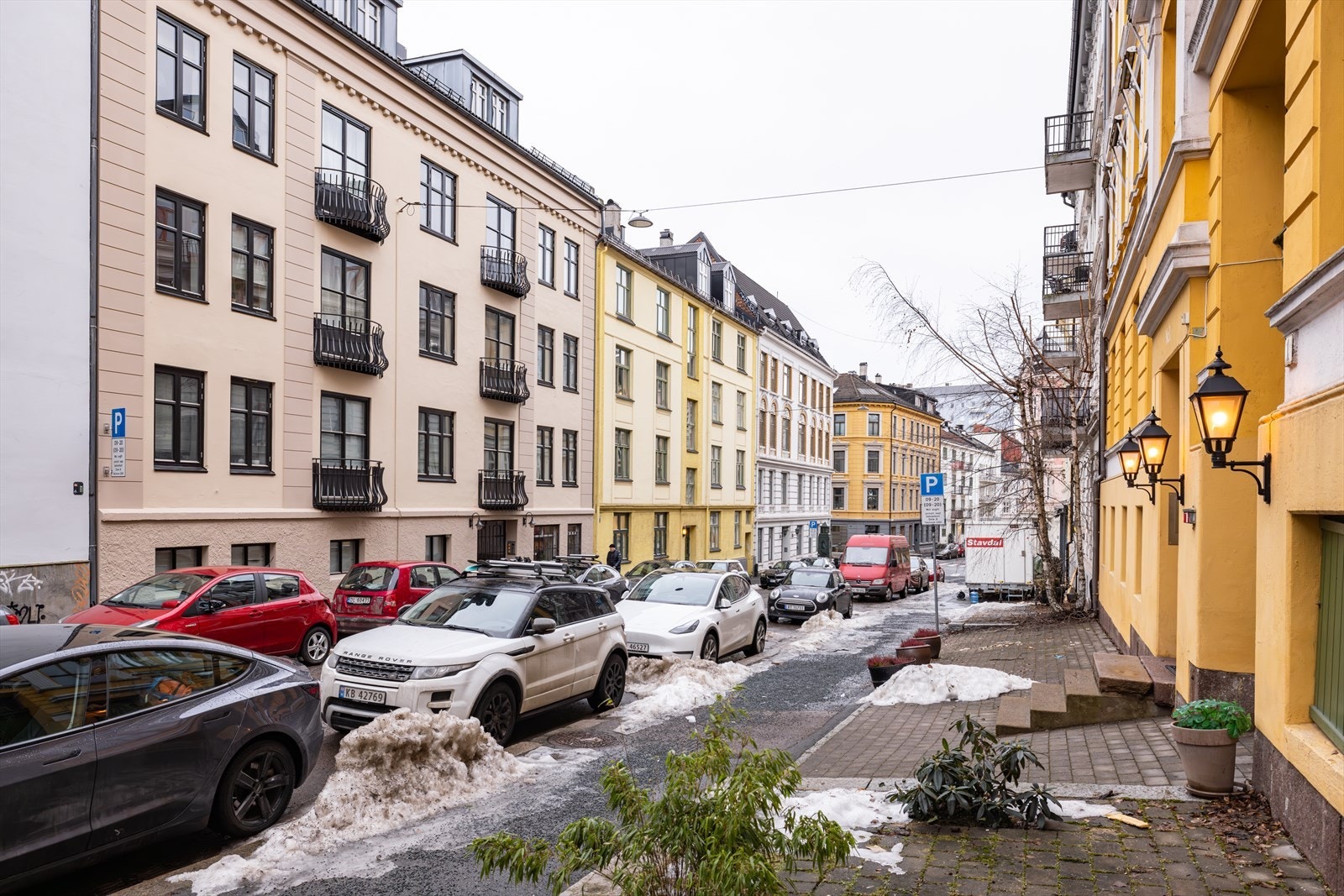 Meget veletablert og attraktivt boligområde med nærhet til kollektivtransport og et rikt servicetilbud. Galleribilde