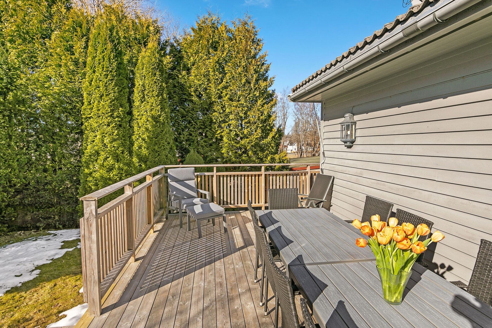 Her sitter du skjermet i solveggen. Galleribilde