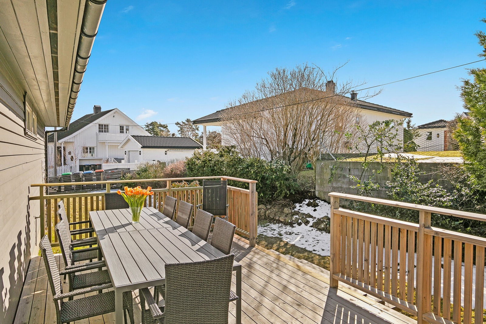 Sydvestvendt terrasse som tilbyr rikelig med sol. Galleribilde