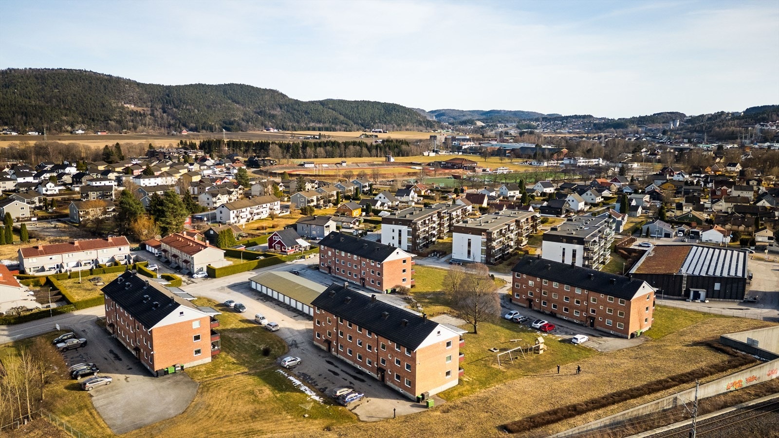 Gangavstand også til campus for USN og Fagskolen, samt idrettsanlegg på Kjølnes Galleribilde