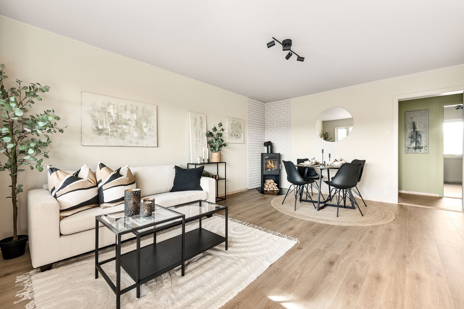 Leiligheten er nylig pusset opp og fremstår som svært lekker og klar til innflytting Galleribilde