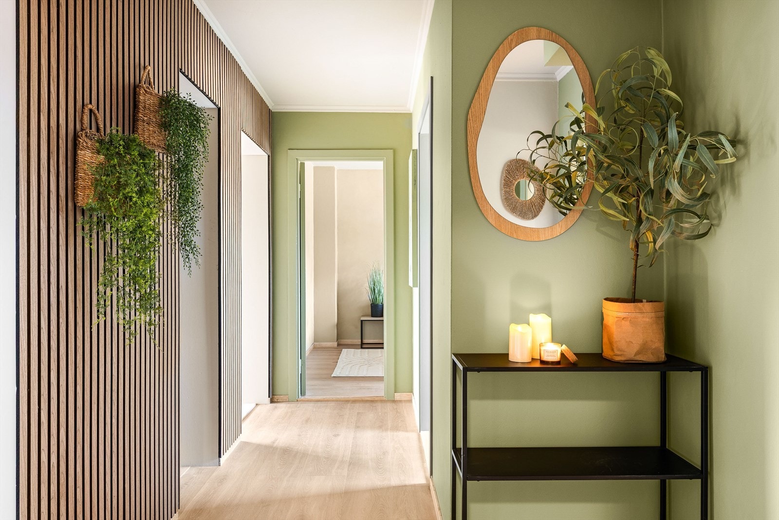 Entré med plass til klesoppheng Galleribilde