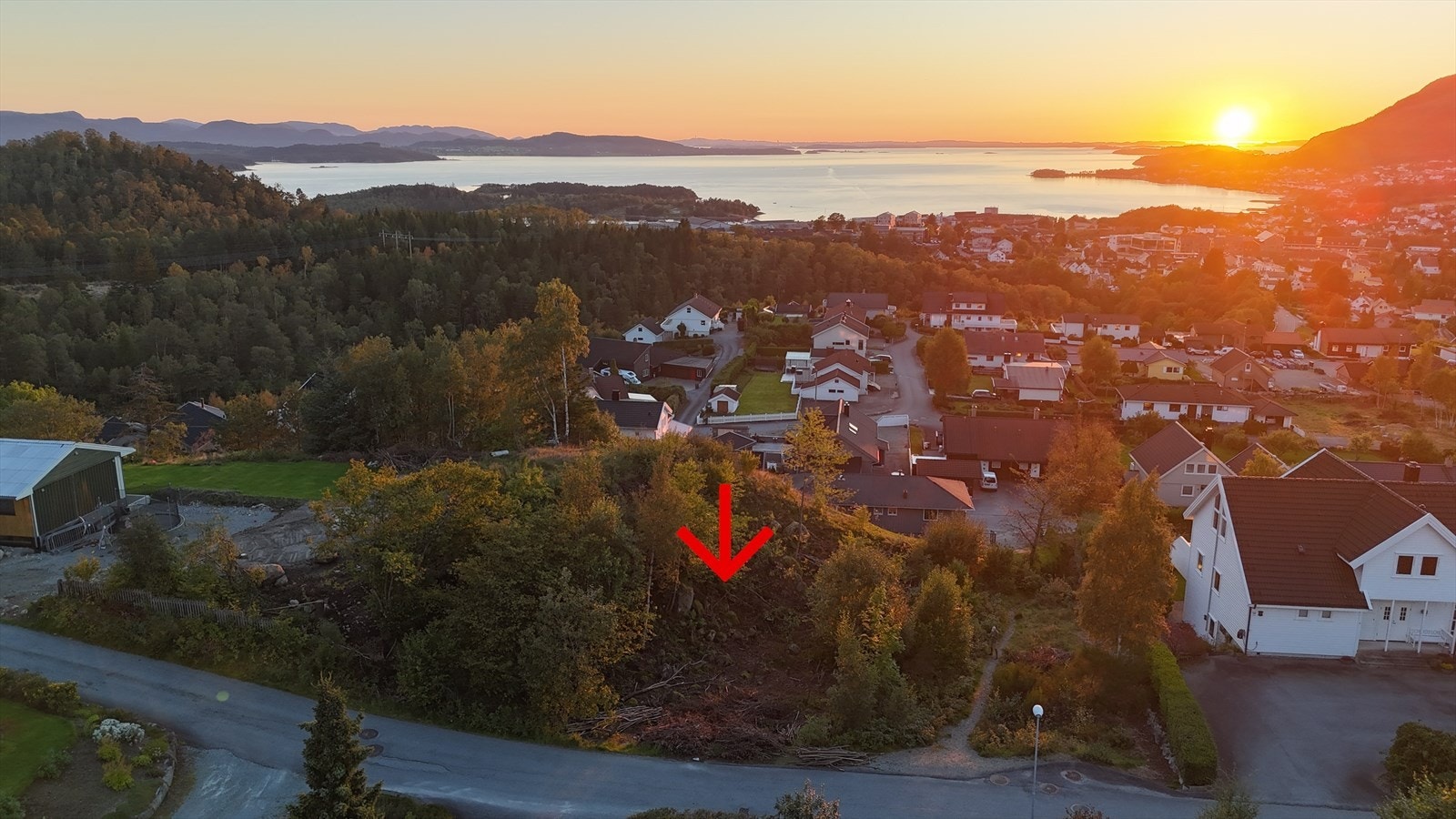 Vi har nå fått for salg en en flott boligtomt i meget attraktivt område på Midtre Brauta med nydelig utsikt! Galleribilde