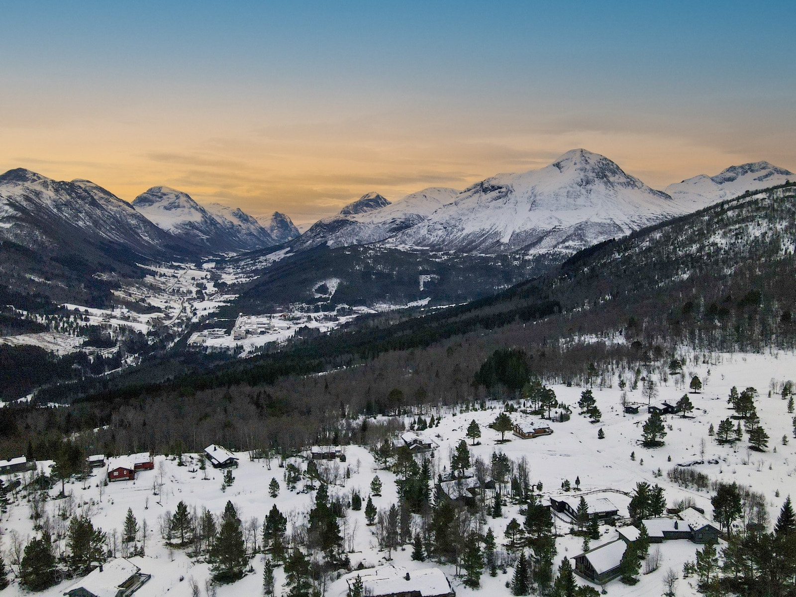 Fra området ved Strandafjellet med utsikt mot sør og Strandadalen Galleribilde
