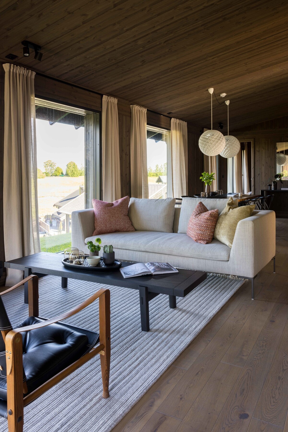 I Vy B-modell får du stue og spisestue langsmed utsikten Galleribilde