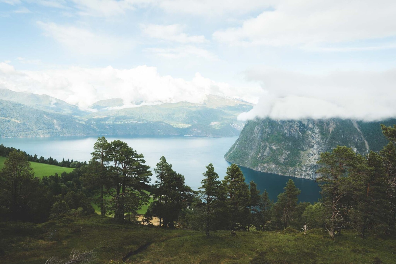 Mektige Storfjorden.
Foto Nomads Photography Galleribilde